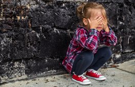 little-beautiful-girl-near-brick-wall_169016-3553.jpg